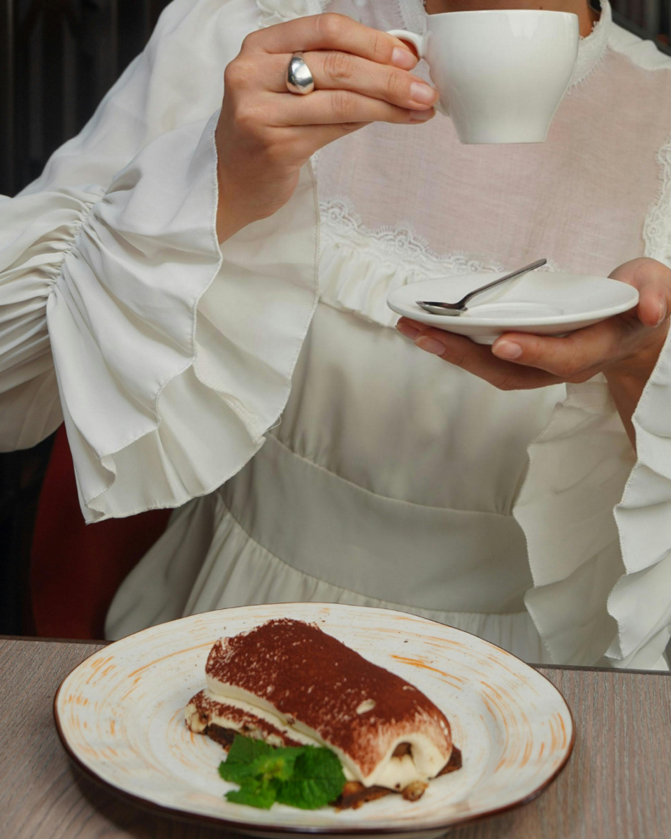 Lapisan kopi, mascarpone berkrim, serbuk koko... semua cukup! Dessert simple tapi padu bila craving manis lepas makan. 